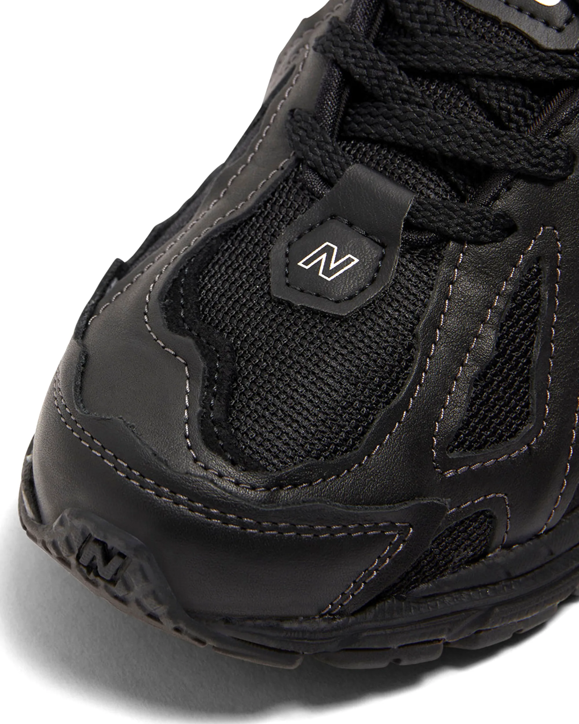 1906 - Black / Black